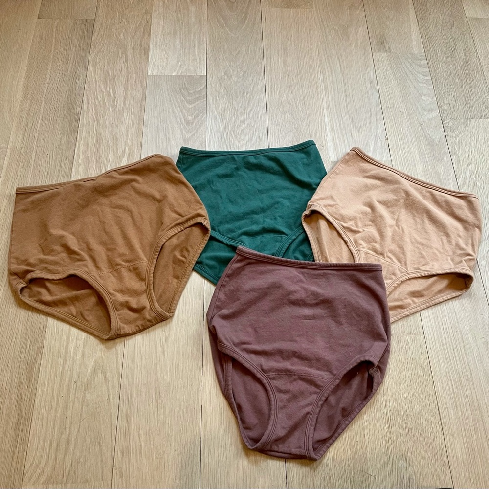ARQ high rise undies bundle size small